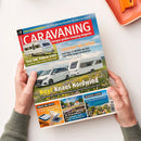 Titelblatt der Zeitschrift „CARAVANING – Europas großes Camping-Magazin“ in roter Kopfzeile mit weißen Großbuchstaben, gehalten von zwei Händen vor hellem Hintergrund. Sichtbar sind Fotos von Wohnmobilen und Caravans, u. a. „Test LMC Videro 510 E“ und „Neu! Knaus Nordwind“, sowie kleinere Bildfelder unten mit Themen zu Klimaanlagen, Nordsee-Reisezielen und Campingplätzen in Istrien.