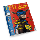 Titelblatt des Kindermagazins „ZEIT leo“ mit rotem Hintergrund; im Mittelpunkt eine Ziege mit blauer Superheldenmaske und Umhang, umgeben von gelben Sternen. Große gelbe Schrift „Die Superkraft der Tiere“, seitlich ein gelber Stern mit Text „So machen dich Ziege, Huhn und Hase stark“. Linker blauer Rand mit Magazinlogo „DIE ZEIT“, Zeichnung von Greg, Foto eines Kindes und Überschriften zu „WM-Stars“, „Spurensuche“ und „Tempo 300“.