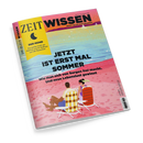 Titelblatt des Magazins „ZEIT WISSEN“ (Ausgabe Juli/August 2020) mit einer Illustration eines Strandes in Rosa-, Blau- und Gelbtönen. Zwei Personen – eine mit heller Haut und kurzem Haar, eine mit Zopf – sitzen auf weißen Liegestühlen, blicken aufs Meer. Text: „JETZT IST ERST MAL SOMMER. Wie man sich von Sorgen frei macht. Und neue Lebenslust gewinnt“. Gelbes Feld mit Aufschrift „DER MOND – Die große Kraft am Himmel“.