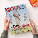 Titelblatt des „GOLF MAGAZIN“ Juli 2023, gehalten von zwei Händen über hellem Tisch. Im Mittelpunkt steht ein männlicher Golfspieler in weißem Polohemd, weißer Hose, weißer Cap und Golfschläger auf grünem Rasen unter blauem Himmel. Aufschriften: „PGA Championship“, „Matti Schmid spielt ganz vorn mit“, „Sport – Vorschau: US Open“, „Equipment – Aktuelle Bags & Trolleys“, „Training – Die Tipps der Tour-Stars“.