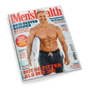 Titelblatt des Magazins „Men’s Health“ mit einem lächelnden, muskulösen männlichen Model in dunkler Badehose, das am Strand steht und ein Surfbrett hält. Hauptüberschriften in roten, weißen und blauen Buchstaben, darunter „DEIN BESTER SOMMER“, „MIT 50 FITTER ALS MIT 35!“, „Einfach genial grillen mit JAMIE OLIVER“, sowie Themen zu Fitness, Ernährung, Beziehung und Gesundheit.