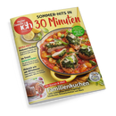 Titelbild der Zeitschrift „meine Familie & ich“ mit gelbem Hintergrund. Im Zentrum eine gelbe Pfanne mit Hähnchenfilets in roter Soße, bedeckt mit grünem Pesto, Gnocchi und Basilikumblättern. Textelemente u. a.: „Sommer-Hits in 30 Minuten“, „Familienkuchen“, „Mit Beeren & Obst“. Weitere Themen: preiswert kochen, Gartenkräuter, Picknickideen mit Mittelmeerflair.
