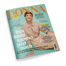 Titelblatt der Zeitschrift „DONNA“ mit türkisfarbenem Hintergrund; in der Mitte sitzt eine lächelnde Frau mit kurz geschnittenem Haar, beiger Bluse und glitzerndem Rock. Textaussagen: „Das Beste kommt jetzt noch“, „Lust auf Kultur“, „Hier bade ich ganz für mich“, „NEUE FRISUR“, „Ist das ein Hormonbauch?“. Weitere Themen zu Job, Liebe, Mode und Gesundheit, oben links gelber Kreis mit Schrift „Meine Zeit ist jetzt!“.