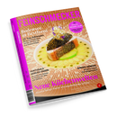 Schräg fotografiertes Magazin „FEINSCHMECKER“ mit magentafarbener Randleiste und orangebraunem Cover auf schwarzem Hintergrund. Abgebildet sind ein angerichtetes Fischgericht mit zwei rechteckigen Portionen, dunklen Körnern, weißen und violetten Blüten sowie gelber Sauce; sichtbare Texte: „Bodensee in Bestform“, „20 Top-Adressen“, „Portugal Genuss-Oasen“, „Junges Gemüse“, „Neue Küchenwelten“ und „Special Seiser Alm“.