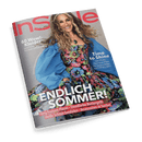 Cover der Zeitschrift InStyle mit Sarah Jessica Parker im farbenfrohen Kleid und blauer Jacke, Hauptschlagzeile Endlich Sommer!.