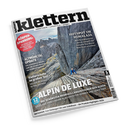 Schräg fotografierte Titelseite des Klettermagazins „Klettern“ mit dem Untertitel „ABENTEUER | LIFESTYLE | SPORT“ vor schwarzem Hintergrund. Das Titelbild zeigt graue Felswände, eine kletternde Person in blauem Oberteil mit Helm und Seil sowie die Texte „HOTSPOT IM HIMALAYA“, „ALTMÜHLTAL UPDATE“, „Kletterschuhe im großen Test“ und „ALPIN DELUXE“.